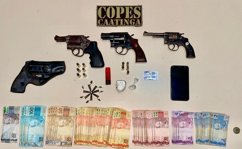 PM apreende quantia em dinheiro, cocaína e três armas de fogo em ação no Sertão