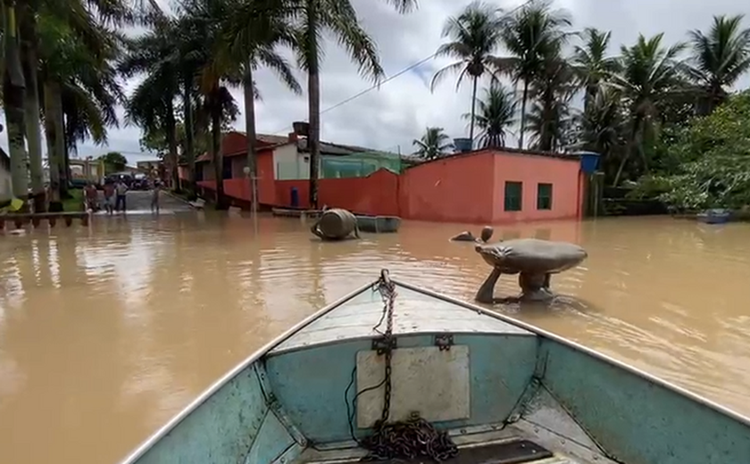 Porto Calvo: 50 famílias ficam desalojadas e outras 10 desabrigadas após rios transbordarem e água invadir casas