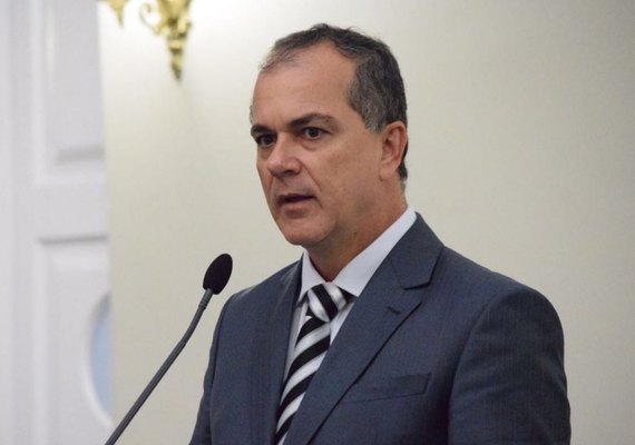 Deputado de AL critica medidas de Temer para fechar rombo nas contas públicas