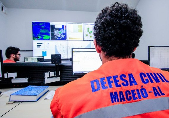 Defesa Civil trabalha em nível de atenção e monitora chuvas em Maceió