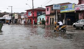 Defesa Civil segue em alerta monitorando chuvas que caem na capital alagoana