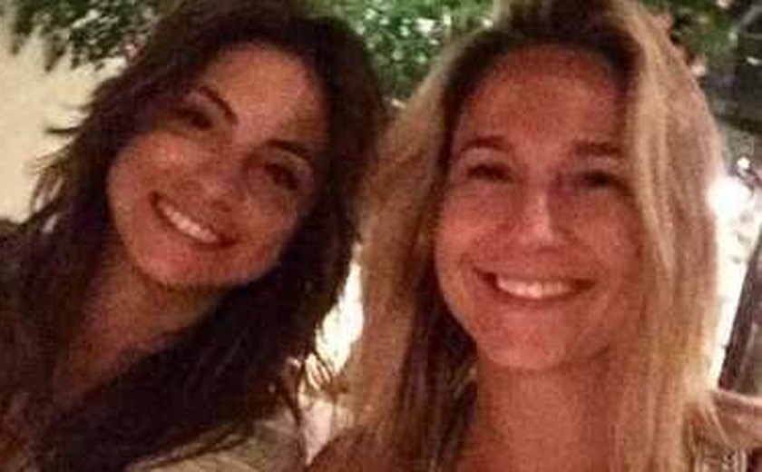 Fernanda Gentil posta 1ª foto com namorada e recebe 'chuvas' de amor dos fãs