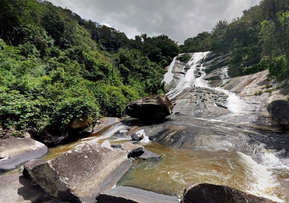 Conheça a Cachoeira do Tombador, o Véu de Noiva