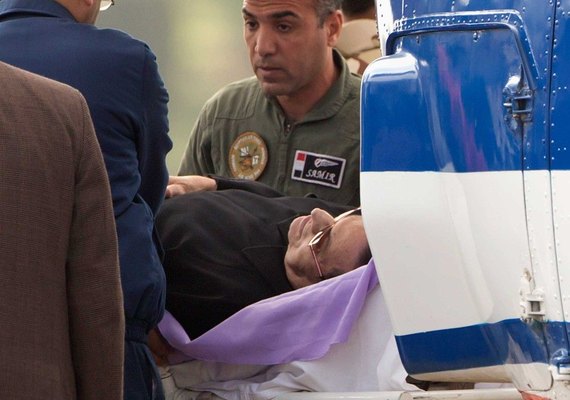 Tribunal egípcio absolve Mubarak por assassinato de manifestantes