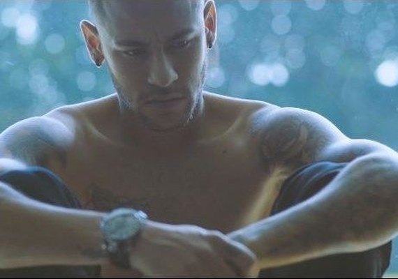 Neymar Jr. estrela clipe de Karen K; assista 'Me Virando'