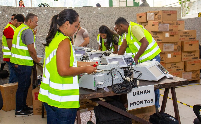 TRE inicia carga das mais de 8 mil urnas que serão utilizadas nas eleições municipais