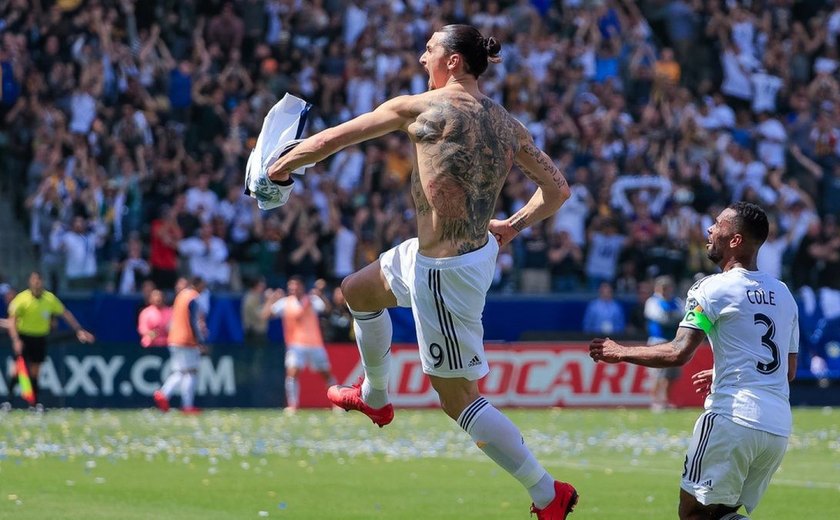 Ibrahimovic faz golaço e garante virada do Galaxy no dérbi de Los Angeles