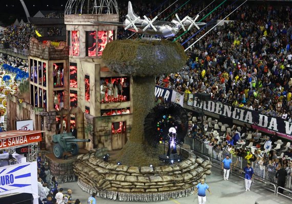 Águia de Ouro é a campeã do carnaval de São Paulo pela primeira vez
