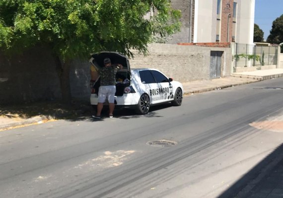 Eleitor flagra venda de camisa de Bolsonaro em Arapiraca