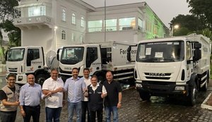 Dantas entrega veículos para minimizar estragos em São Miguel dos Campos