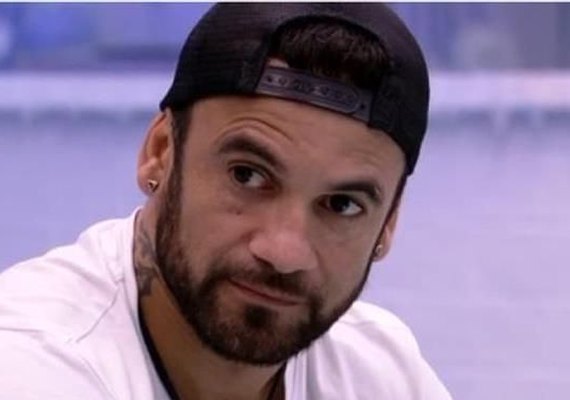 Ex-BBB Hadson Nery recebe chuva de vaias durante evento em Belém do Pará