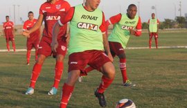 CSA completa 105 anos e treina em Floripa para jogo com o Figueirense