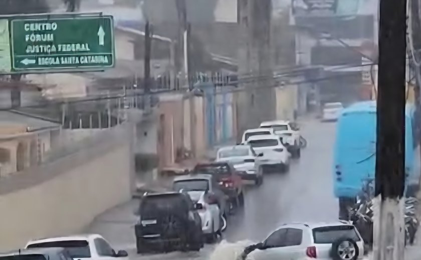 Temporal alaga ruas em vários pontos de Arapiraca