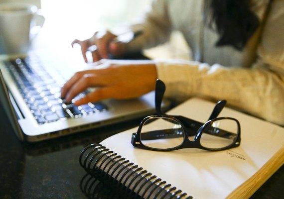 USP oferece gratuitamente videoaulas com matérias do ensino médio