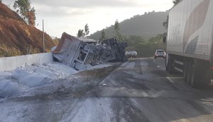 Motorista de carreta morre em grave acidente em Flexeiras