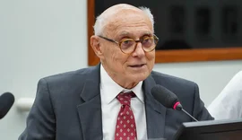 Suplicy passa mal e é internado em Niterói