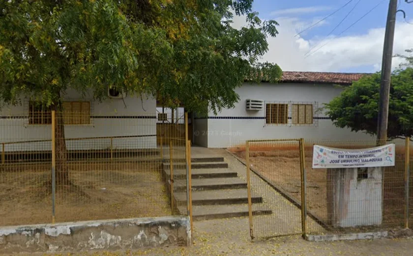 Adolescente é apreendido após furtar um botijão de gás e uma faca em cozinha de escola