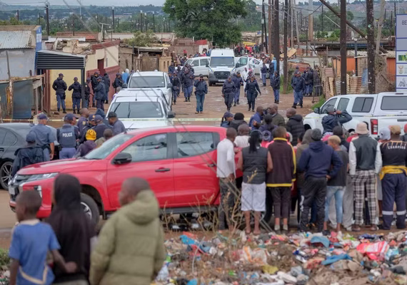 Ataque a tiros deixa mortos e feridos na África do Sul