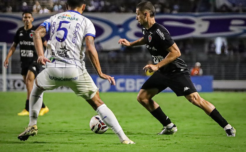 CSA vence o Botafogo-PB com dois gols de pênaltis no Rei Pelé
