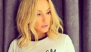 Claudia Leitte surge de calcinha em foto sexy postada por stylist