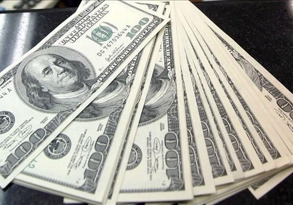 Dólar fecha em alta nesta segunda, acima de R$ 3,15