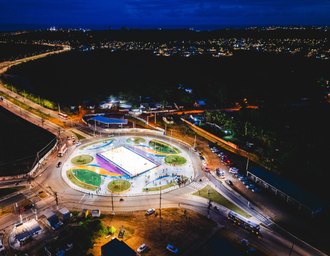Grande incêndio atinge distribuidora de tintas em Diadema (SP)