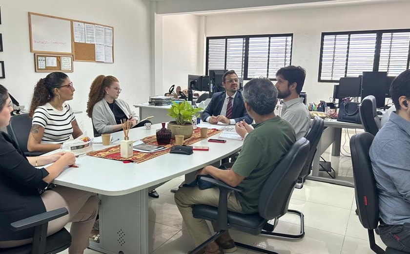 Reunião no Ministério Público Estadual destaca importância de bibliotecas escolares