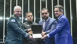 Congresso homenageia policiais mortos durante a Operação Contenção