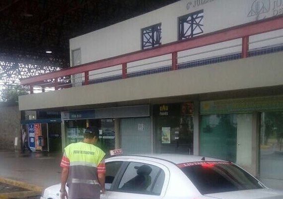 Fiscalização em Maceió flagra motoristas inabilitados para função de taxista