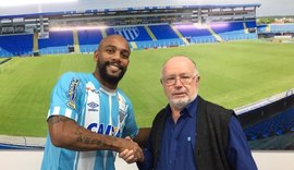 Lateral direito Maicon é apresentado no Avaí para disputa do Brasileirão