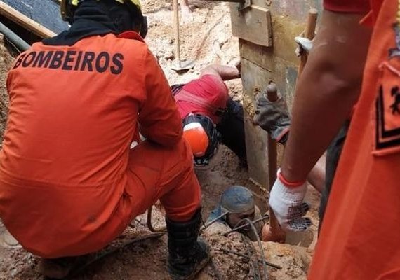 Homem fica soterrado durante obra na Ecovia Norte