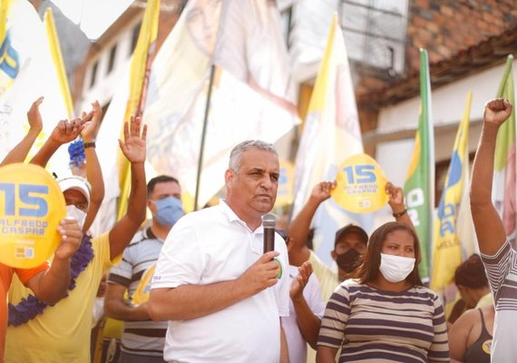 Alfredo Gaspar firma compromisso para implantar auxílio emergencial