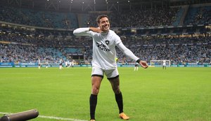 Botafogo é letal no segundo tempo, vence o Grêmio e dispara na liderança