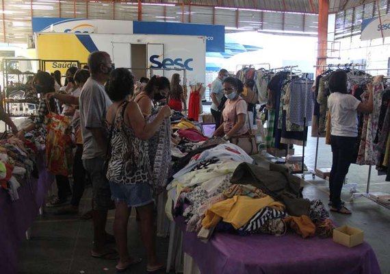 Primeiro bazar beneficente de Natal tem boa receptividade do público