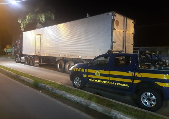 PRF apreende mais de 8.000 litros de bebida alcoólica sem nota fiscal na BR-316