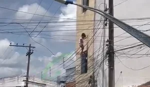 Policial militar resgata menina presa em fiação após queda de prédio em Delmiro Gouveia