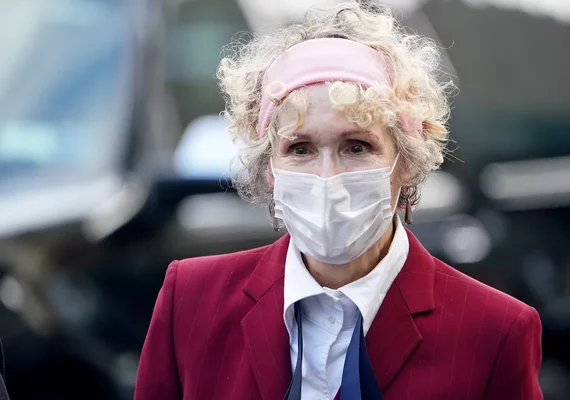 Donald Trump é processado novamente por escritora por difamação e agressão por suposto estupro