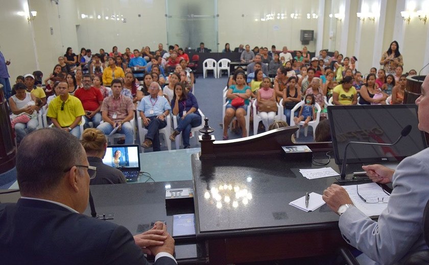 Assembleia discute com a comunidade a situação das grotas de Maceió