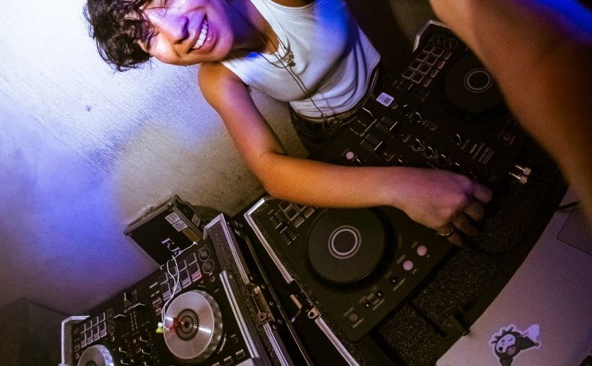 Fernanda Guimarães, Huná e DJ Clariar comandam programação musical em evento no Theatro Homerinho neste sábado (29)