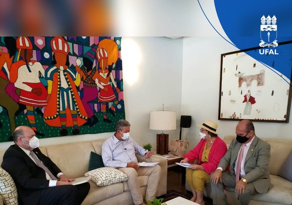 Reitor Josealdo Tonholo pede apoio aos parlamentares para demandas da Ufal