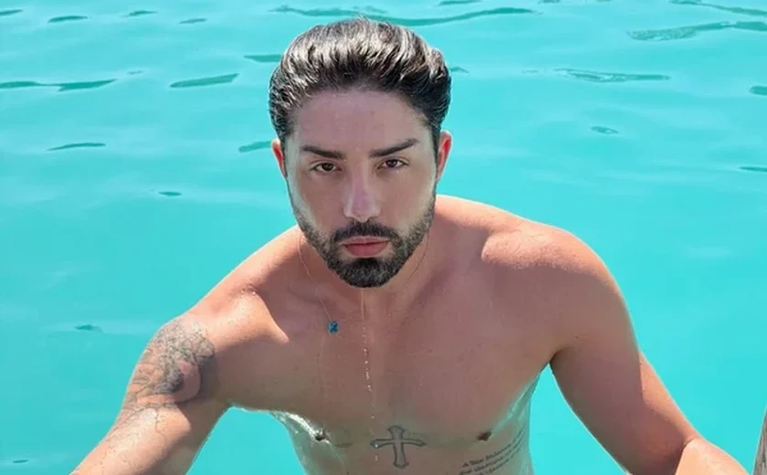 Rico cogita cirurgia para diminuir a altura: 'Serrar os ossos da perna'