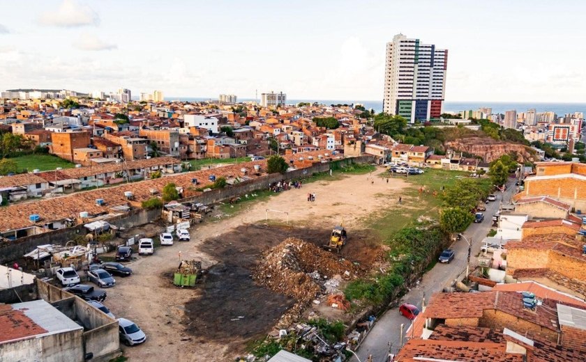 JHC assina ordem de serviço para construção do Gigantinhos Jacintinho