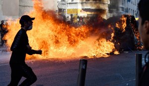 França tem protestos em escolas e universidades e governo tenta acalmar os ânimos