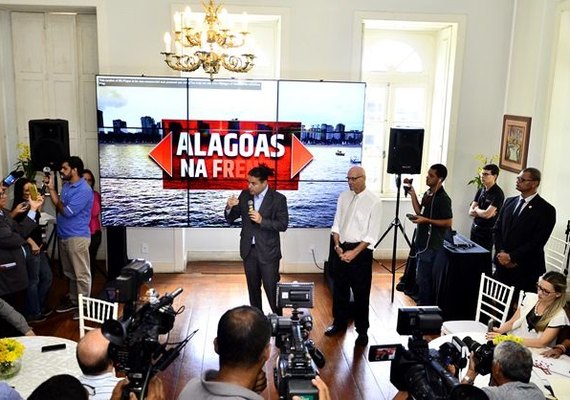 Renan Filho destaca situação fiscal em café da manhã