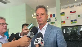 Presidente do Flamengo garante Sampaoli no clube até final da Copa do Brasil