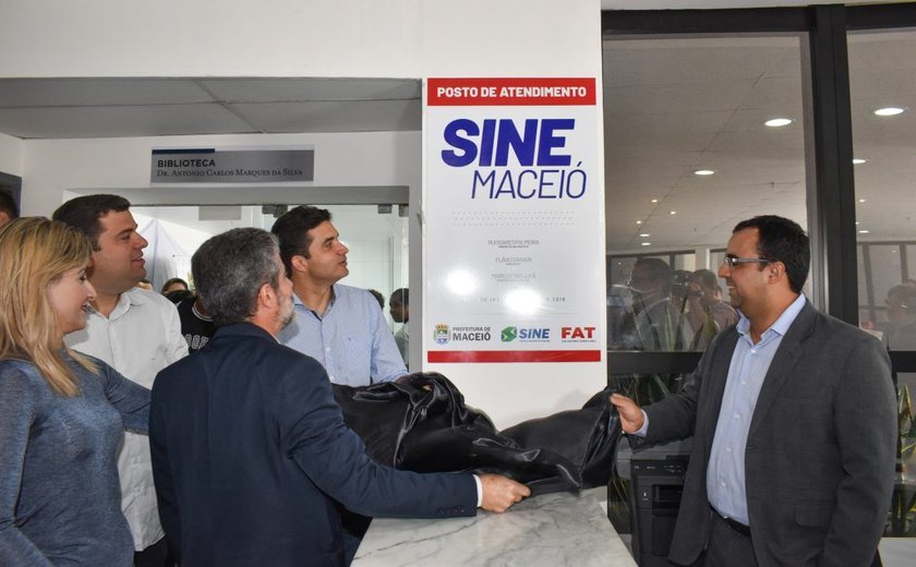Rui Palmeira inaugura nova unidade do Sine Maceió no bairro Antares