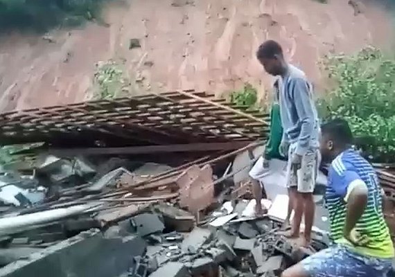 Homem de 67 anos morre soterrado após deslizamento de terra atingir residência em Coruripe