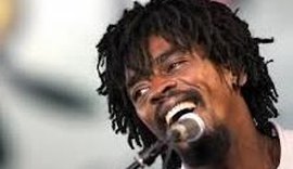 Vítima de racismo na internet, Seu Jorge 'perdoa' agressor