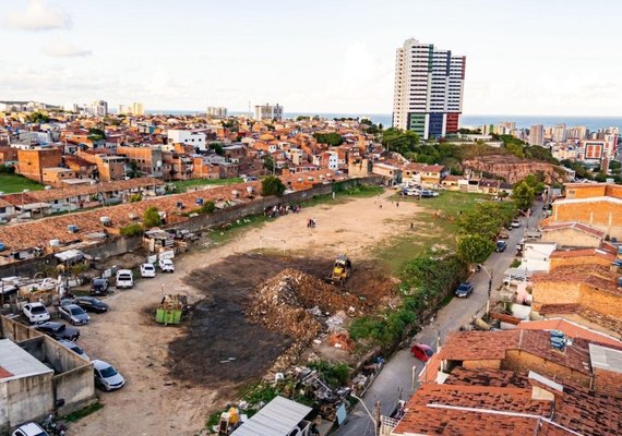JHC assina ordem de serviço para construção do Gigantinhos Jacintinho