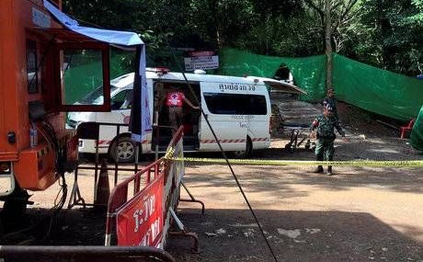 Saúde de cinco últimos presos em caverna na Tailândia 'ainda é boa'